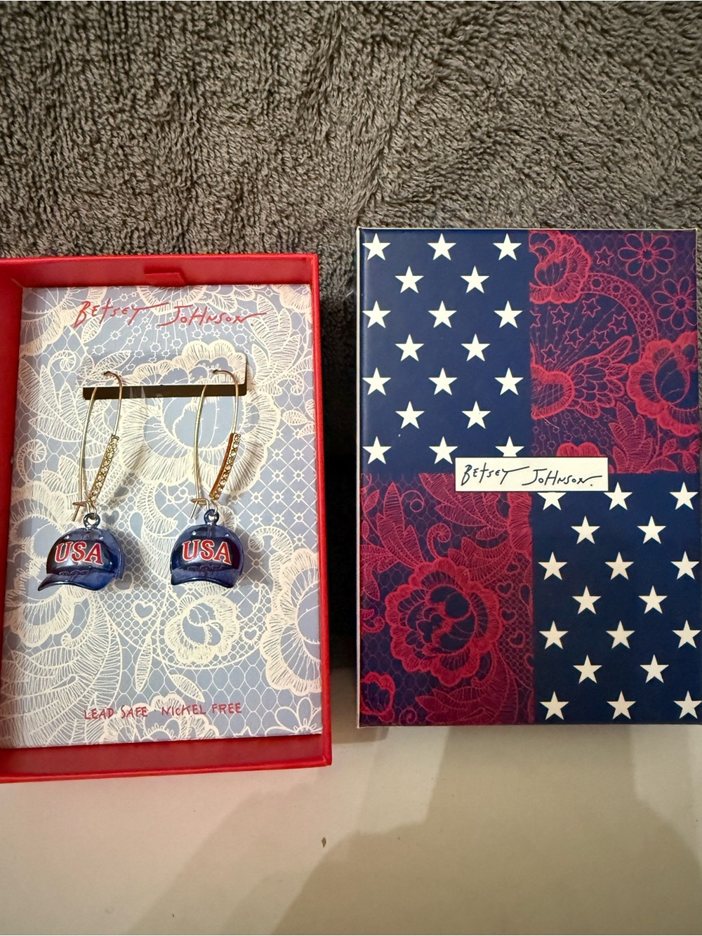 ⚾️🇺🇸Betsey Johnson Blue and Red USA Cap Drop Earrings